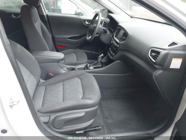 Photo 4 VIN: KMHC65LC6HU039609 - HYUNDAI IONIQ HYBRID 