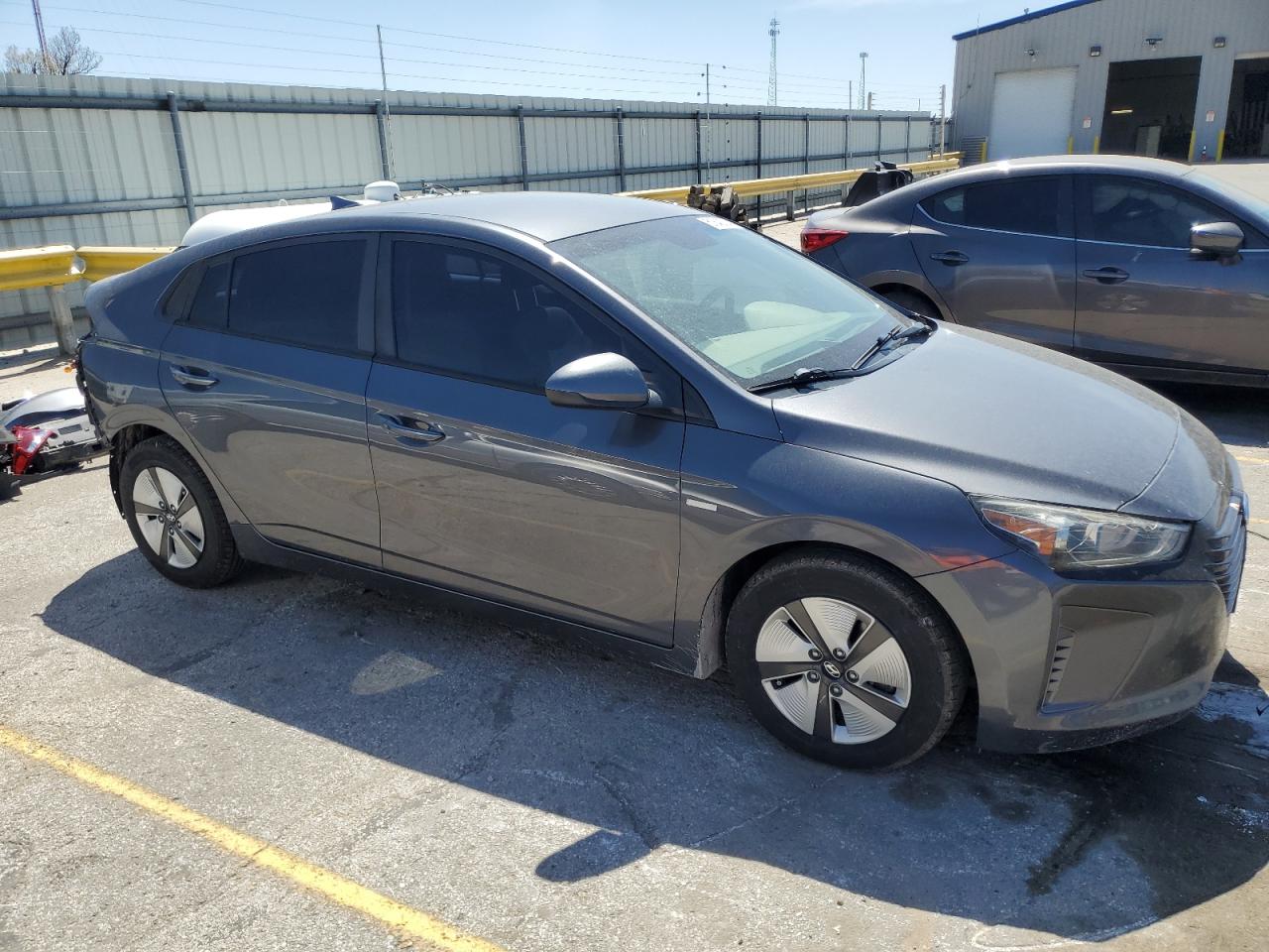 Photo 3 VIN: KMHC65LC7JU065013 - HYUNDAI IONIQ 