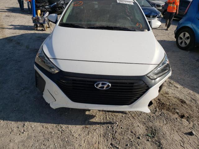 Photo 8 VIN: KMHC65LC8HU029227 - HYUNDAI IONIQ BLUE 