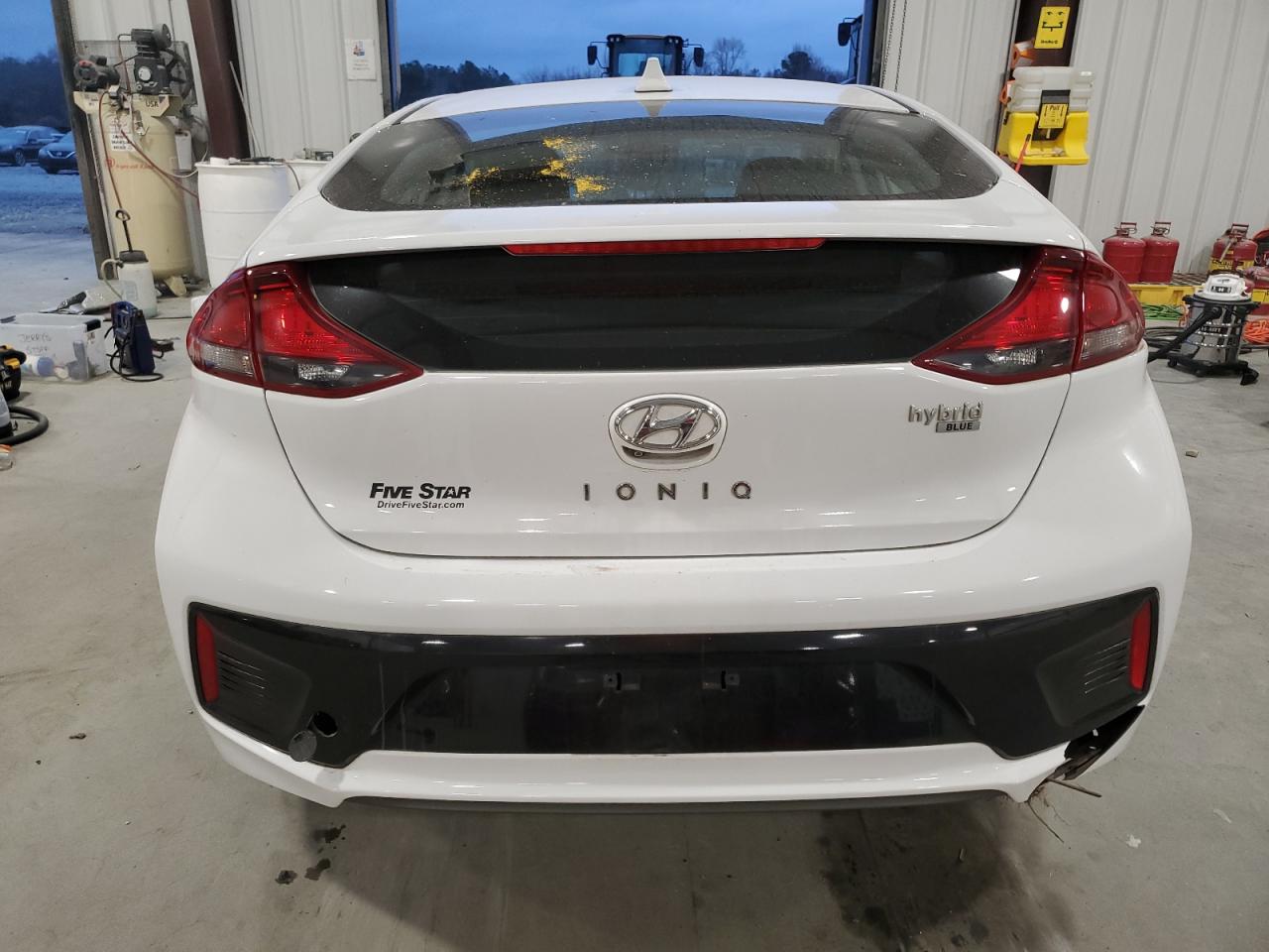 Photo 5 VIN: KMHC65LC8HU046240 - HYUNDAI IONIQ 