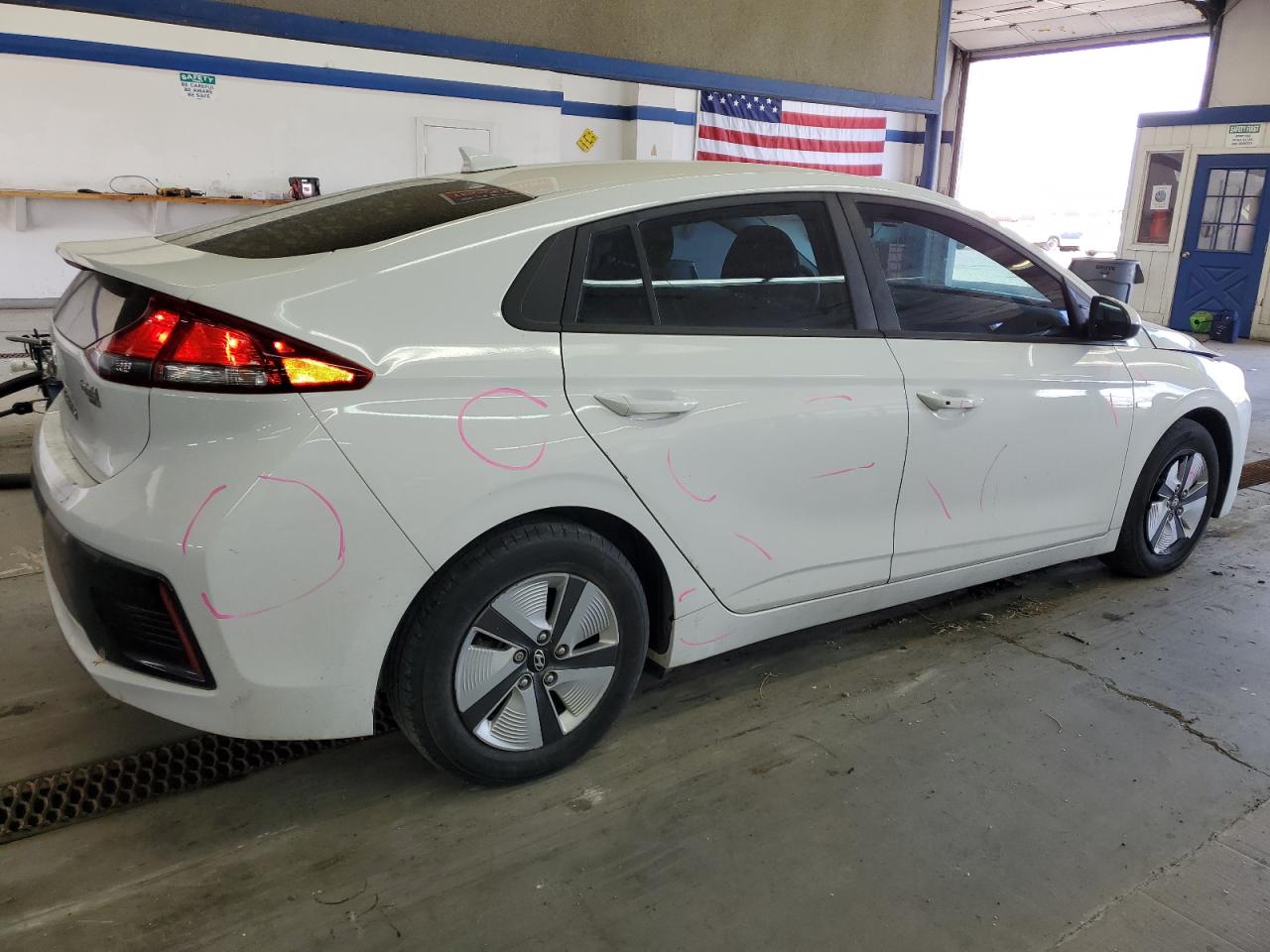 Photo 2 VIN: KMHC65LC8HU049963 - HYUNDAI IONIQ 