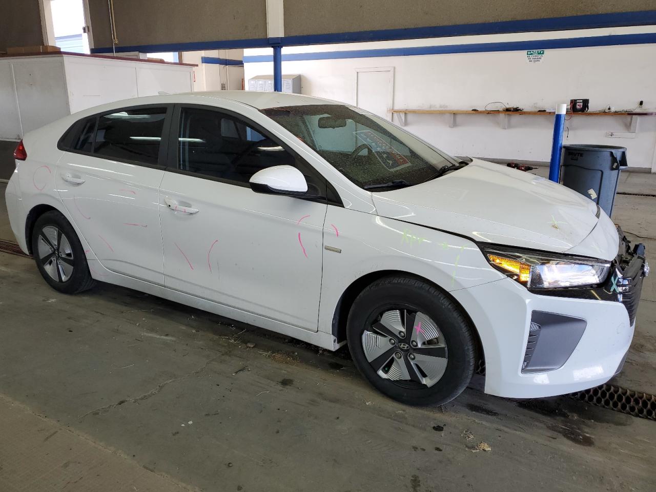 Photo 3 VIN: KMHC65LC8HU049963 - HYUNDAI IONIQ 