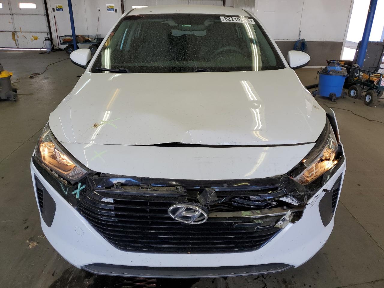 Photo 4 VIN: KMHC65LC8HU049963 - HYUNDAI IONIQ 