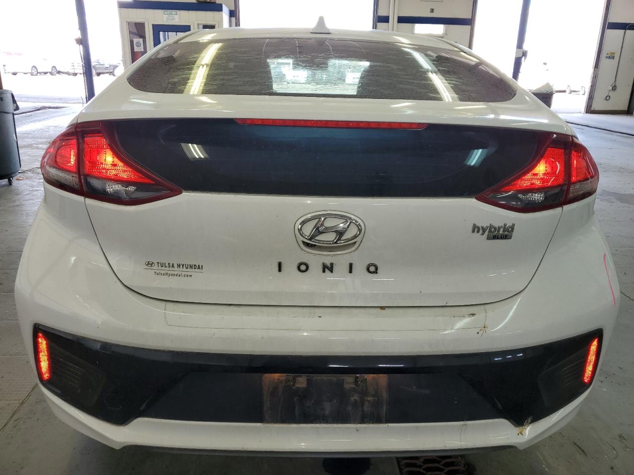 Photo 5 VIN: KMHC65LC8HU049963 - HYUNDAI IONIQ 