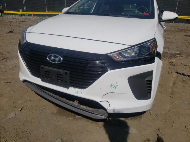 Photo 8 VIN: KMHC65LC9JU076420 - HYUNDAI IONIQ BLUE 