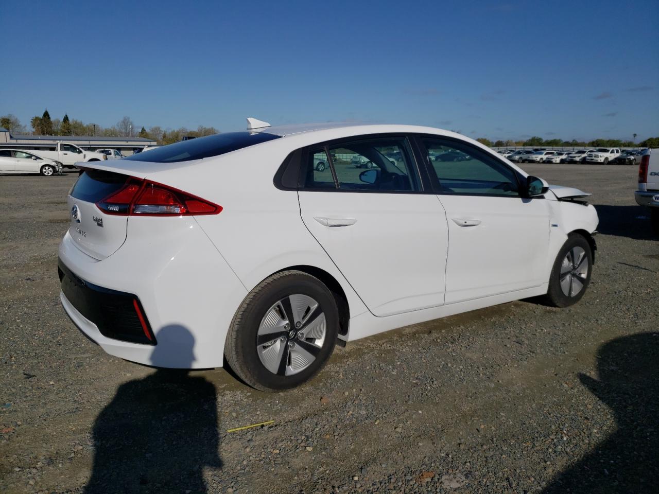 Photo 2 VIN: KMHC65LC9KU122801 - HYUNDAI IONIQ 