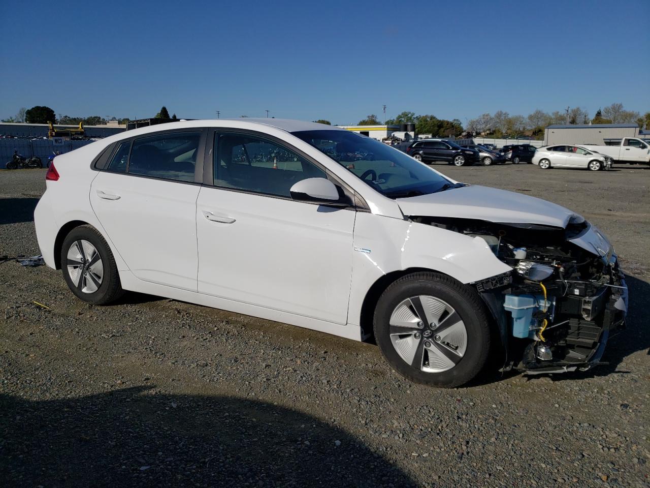 Photo 3 VIN: KMHC65LC9KU122801 - HYUNDAI IONIQ 