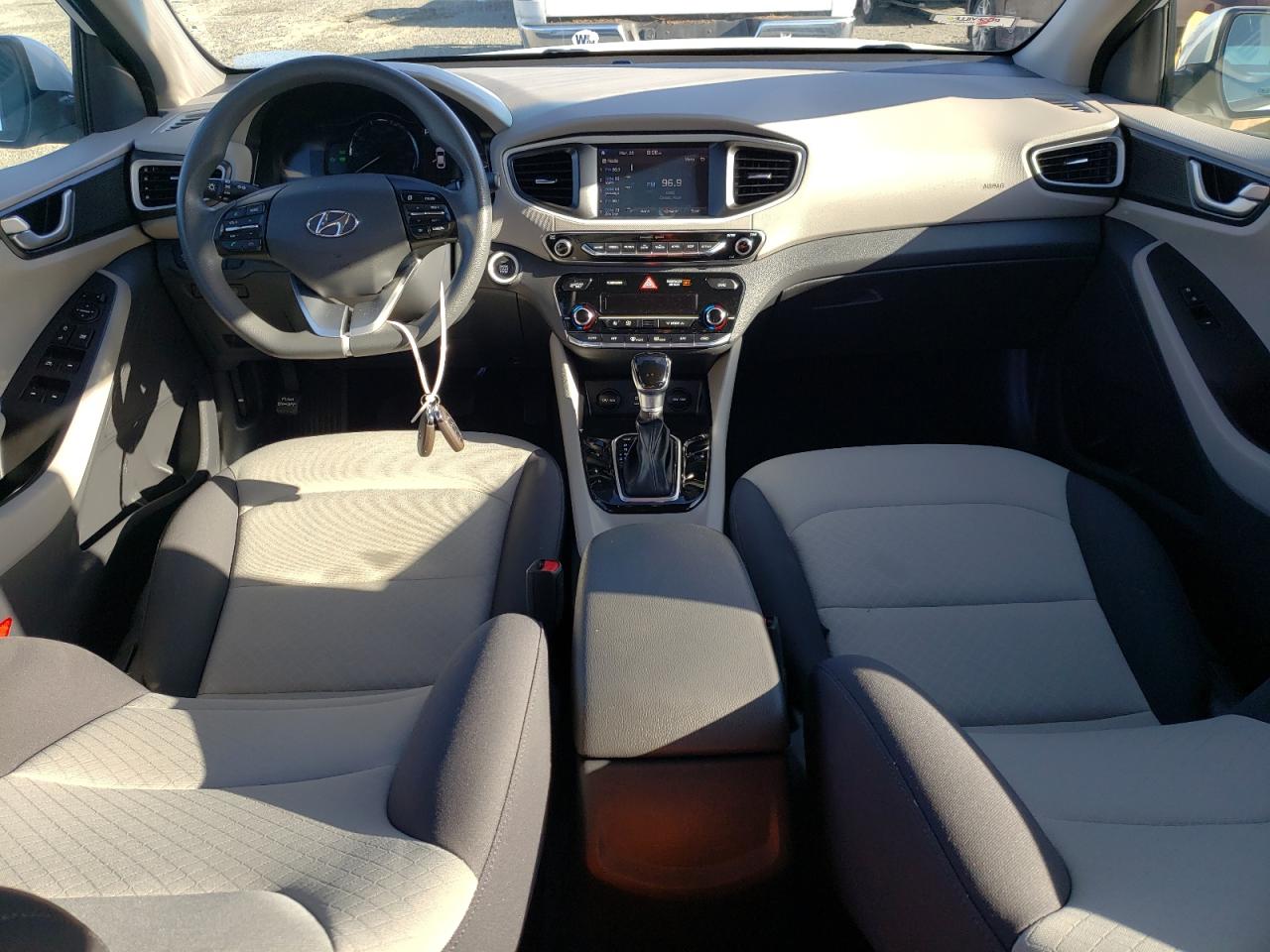 Photo 7 VIN: KMHC65LC9KU122801 - HYUNDAI IONIQ 