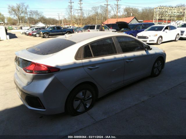 Photo 3 VIN: KMHC65LCXHU027303 - HYUNDAI IONIQ HYBRID 