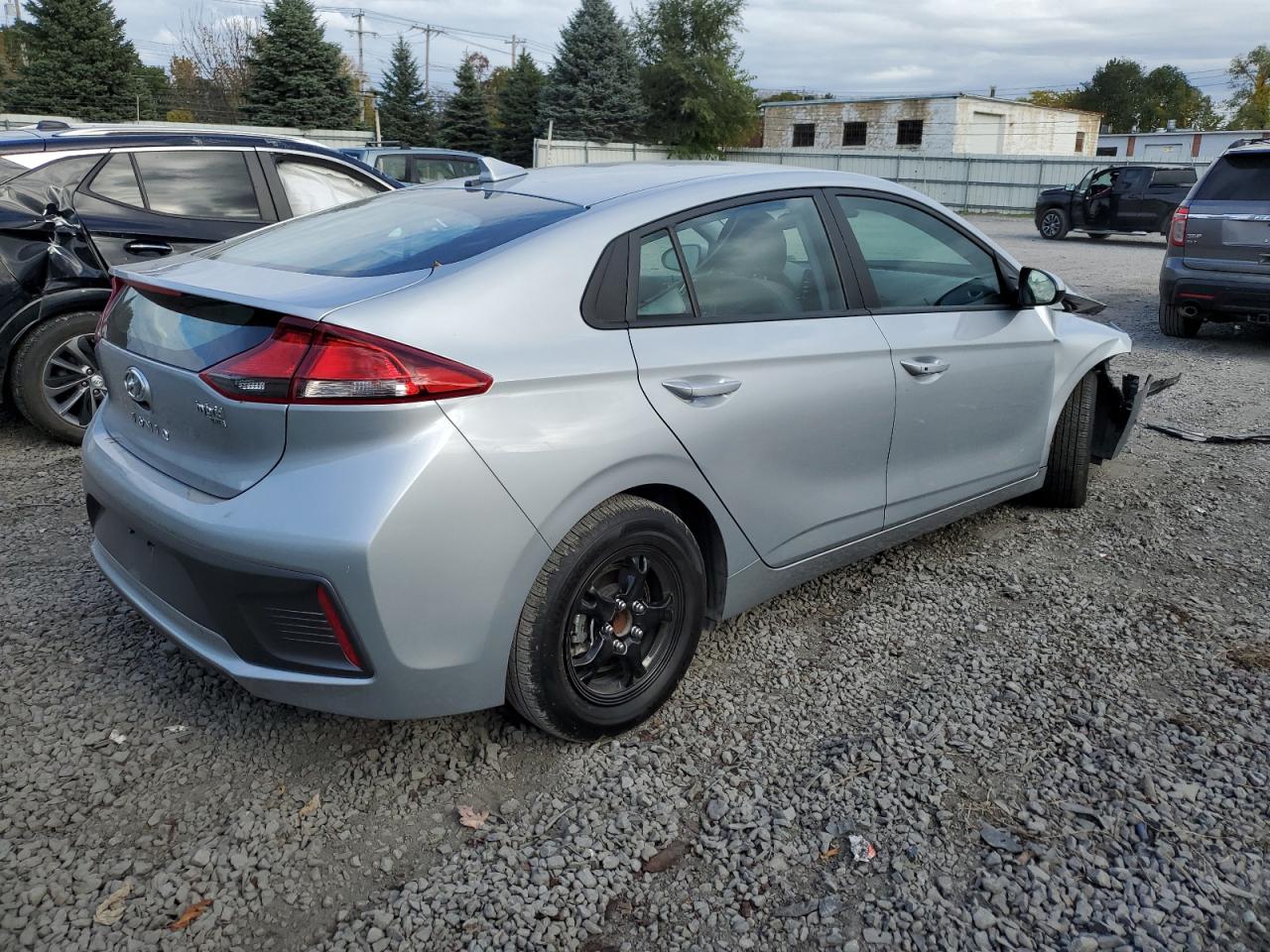 Photo 2 VIN: KMHC65LCXNU285137 - HYUNDAI IONIQ 