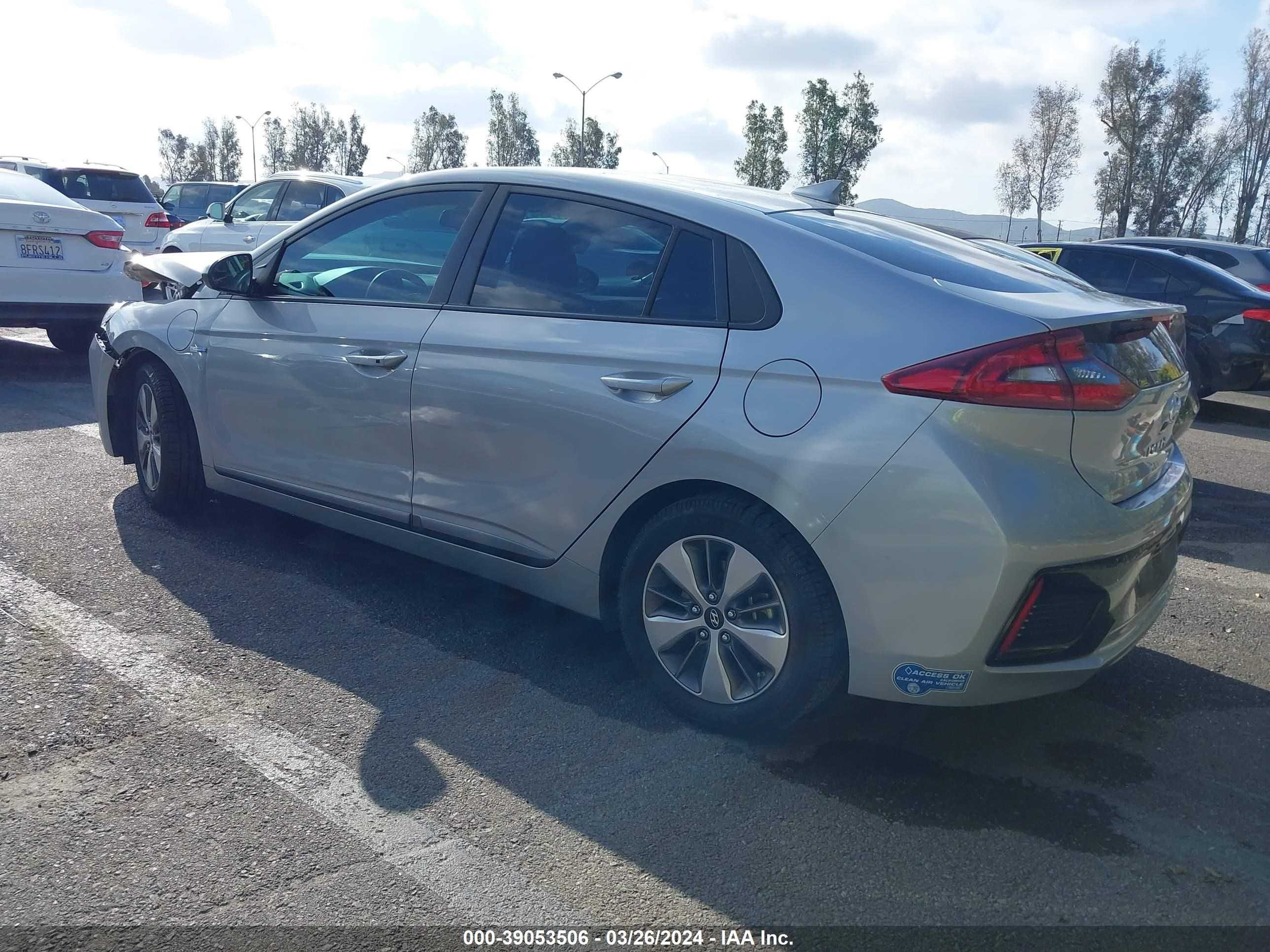 Photo 2 VIN: KMHC65LD8KU169567 - HYUNDAI IONIQ 