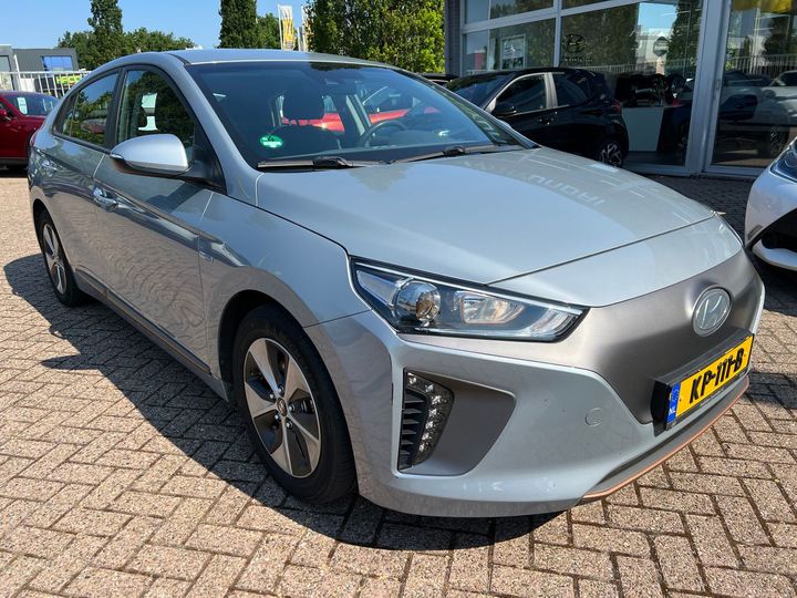 Photo 4 VIN: KMHC751HFHU001697 - HYUNDAI IONIQ 