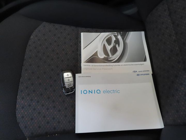 Photo 11 VIN: KMHC751HFHU011849 - HYUNDAI IONIQ 