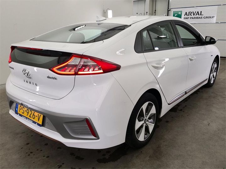 Photo 2 VIN: KMHC751HFHU011983 - HYUNDAI IONIQ 