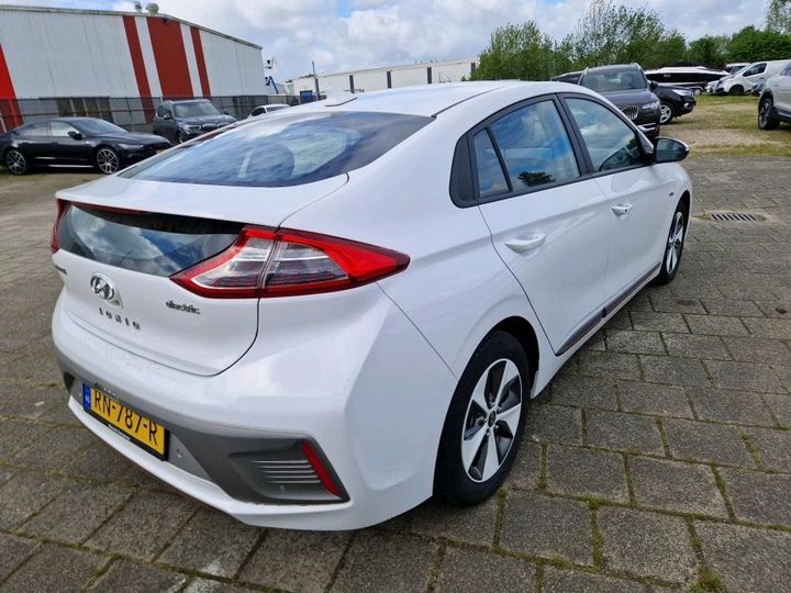 Photo 2 VIN: KMHC751HFHU017884 - HYUNDAI IONIQ 