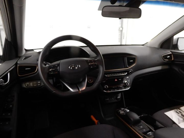 Photo 9 VIN: KMHC751HFJU029634 - HYUNDAI IONIQ 