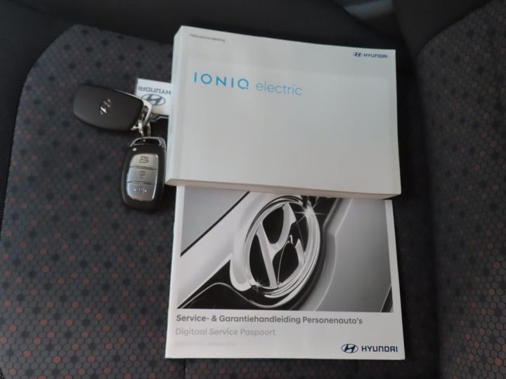 Photo 9 VIN: KMHC751HFJU029646 - HYUNDAI IONIQ 