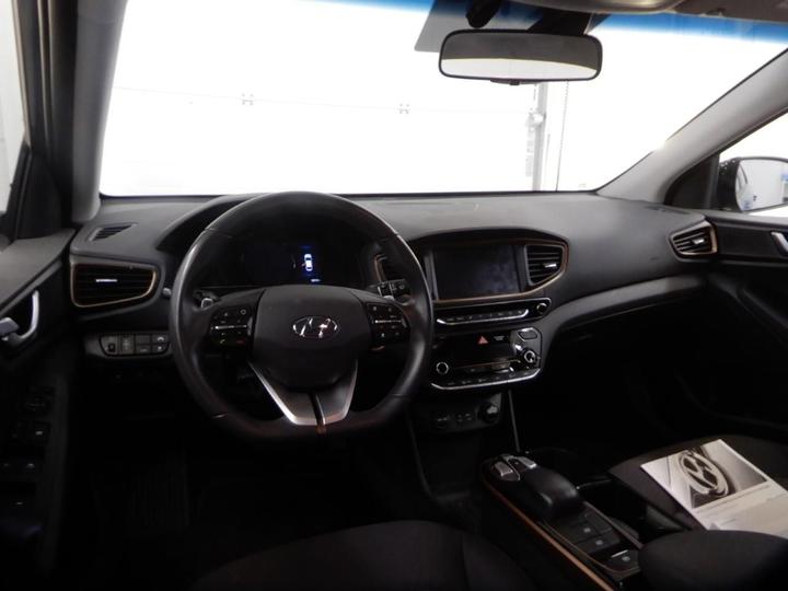 Photo 9 VIN: KMHC751HFJU031976 - HYUNDAI IONIQ 