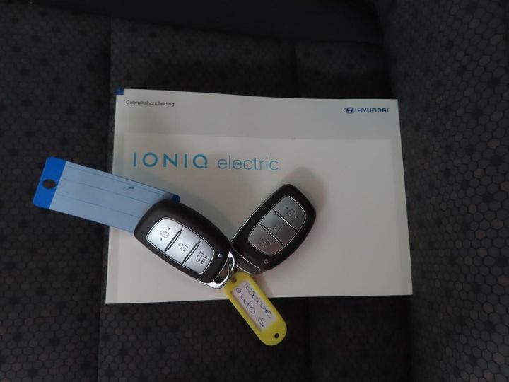 Photo 12 VIN: KMHC751HFKU037451 - HYUNDAI IONIQ 