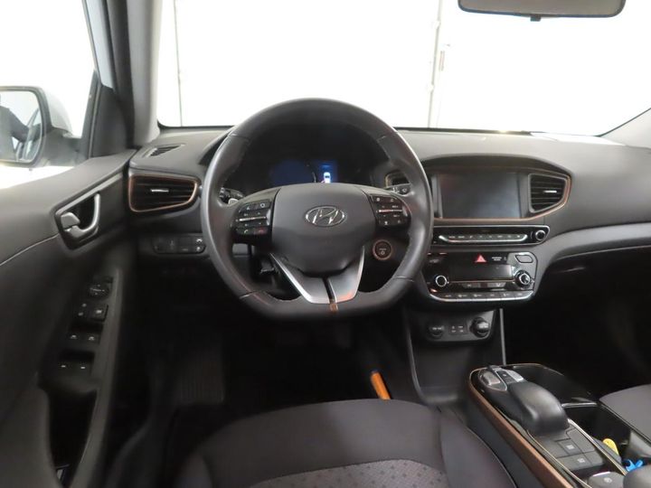 Photo 2 VIN: KMHC751HFKU037451 - HYUNDAI IONIQ 