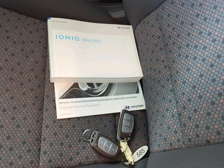 Photo 8 VIN: KMHC751HFKU037456 - HYUNDAI IONIQ 