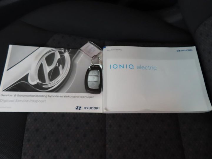 Photo 11 VIN: KMHC751HFKU044677 - HYUNDAI IONIQ 