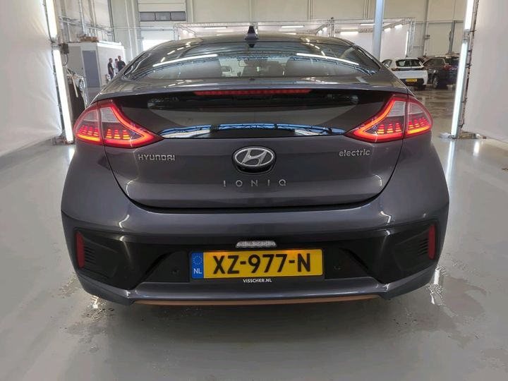 Photo 8 VIN: KMHC751HFKU046875 - HYUNDAI IONIQ 