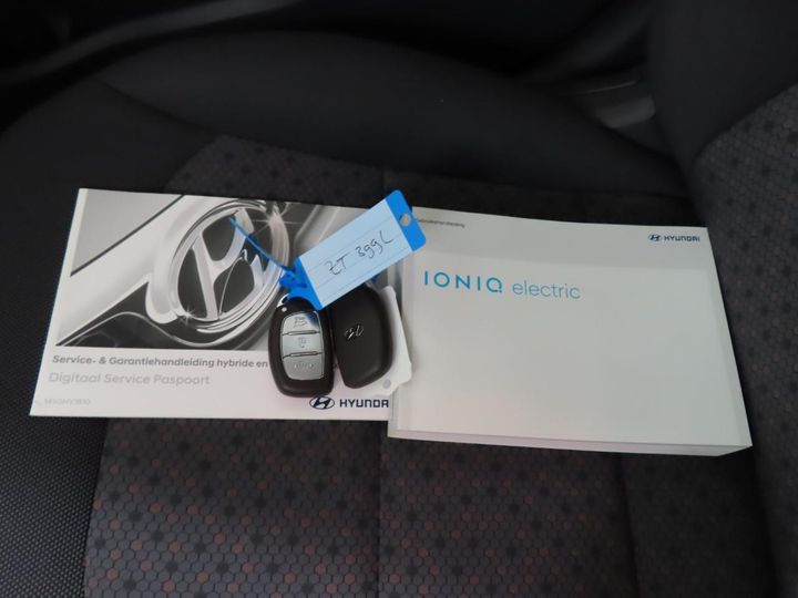 Photo 12 VIN: KMHC751HFKU051355 - HYUNDAI IONIQ 