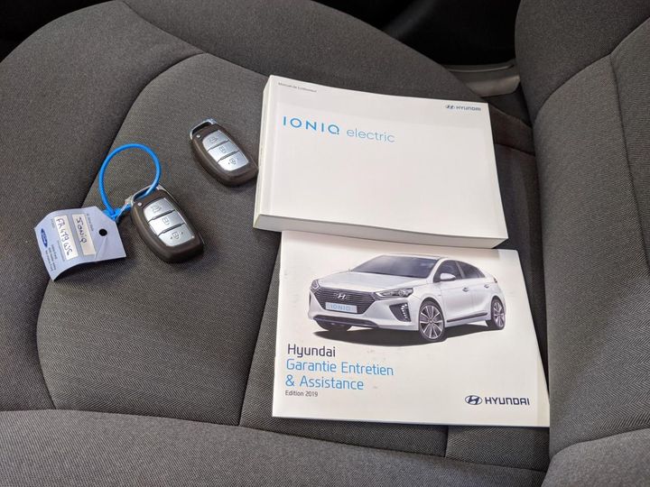 Photo 8 VIN: KMHC751JFLU069402 - HYUNDAI IONIQ 