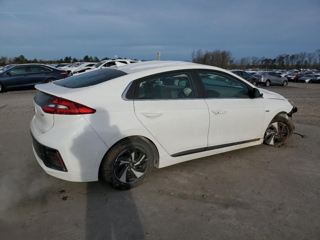 Photo 2 VIN: KMHC75LC0HU031292 - HYUNDAI IONIQ 