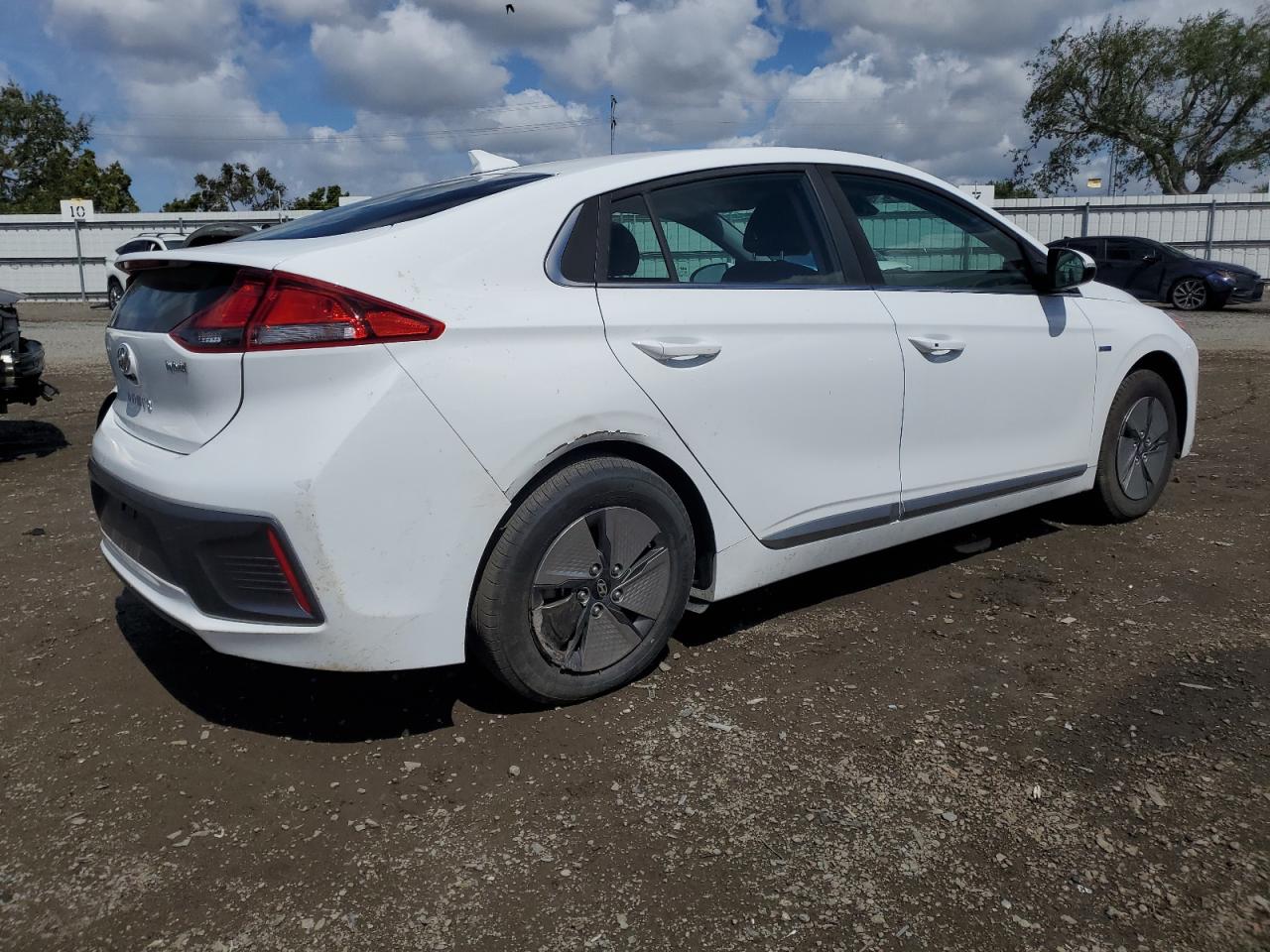 Photo 2 VIN: KMHC75LC1LU234782 - HYUNDAI IONIQ 