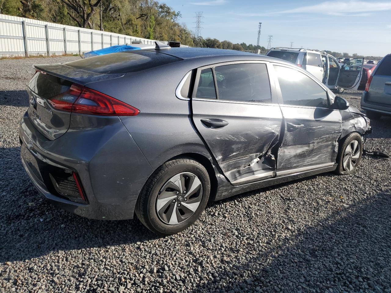 Photo 2 VIN: KMHC75LC2HU045310 - HYUNDAI IONIQ 