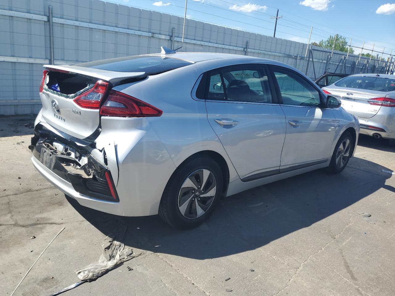 Photo 2 VIN: KMHC75LC3JU060081 - HYUNDAI IONIQ 