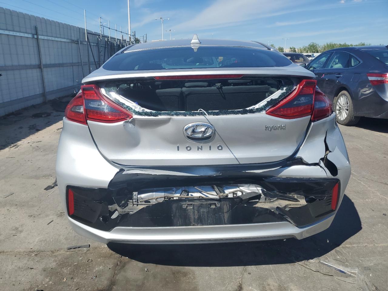 Photo 5 VIN: KMHC75LC3JU060081 - HYUNDAI IONIQ 