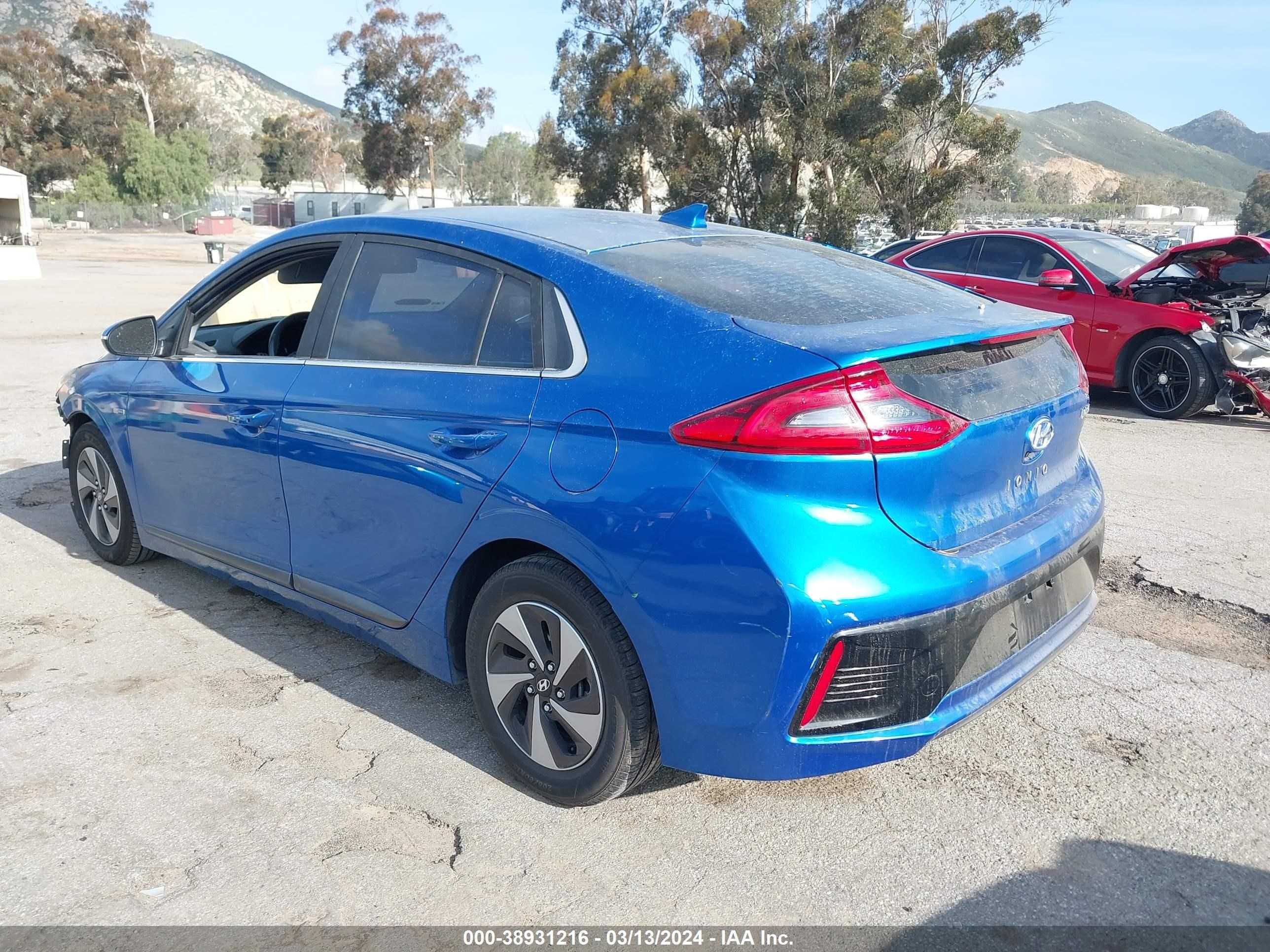 Photo 2 VIN: KMHC75LC4JU088570 - HYUNDAI IONIQ 