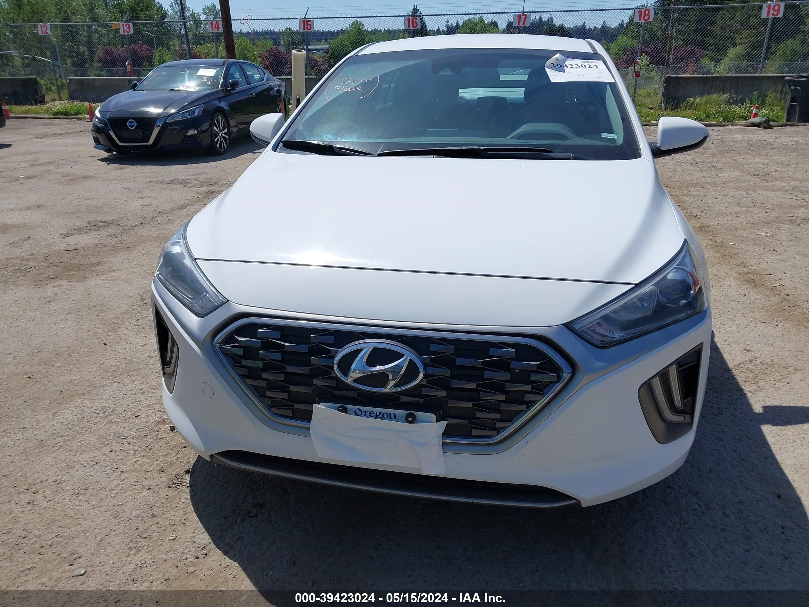 Photo 11 VIN: KMHC75LC4LU235831 - HYUNDAI IONIQ 