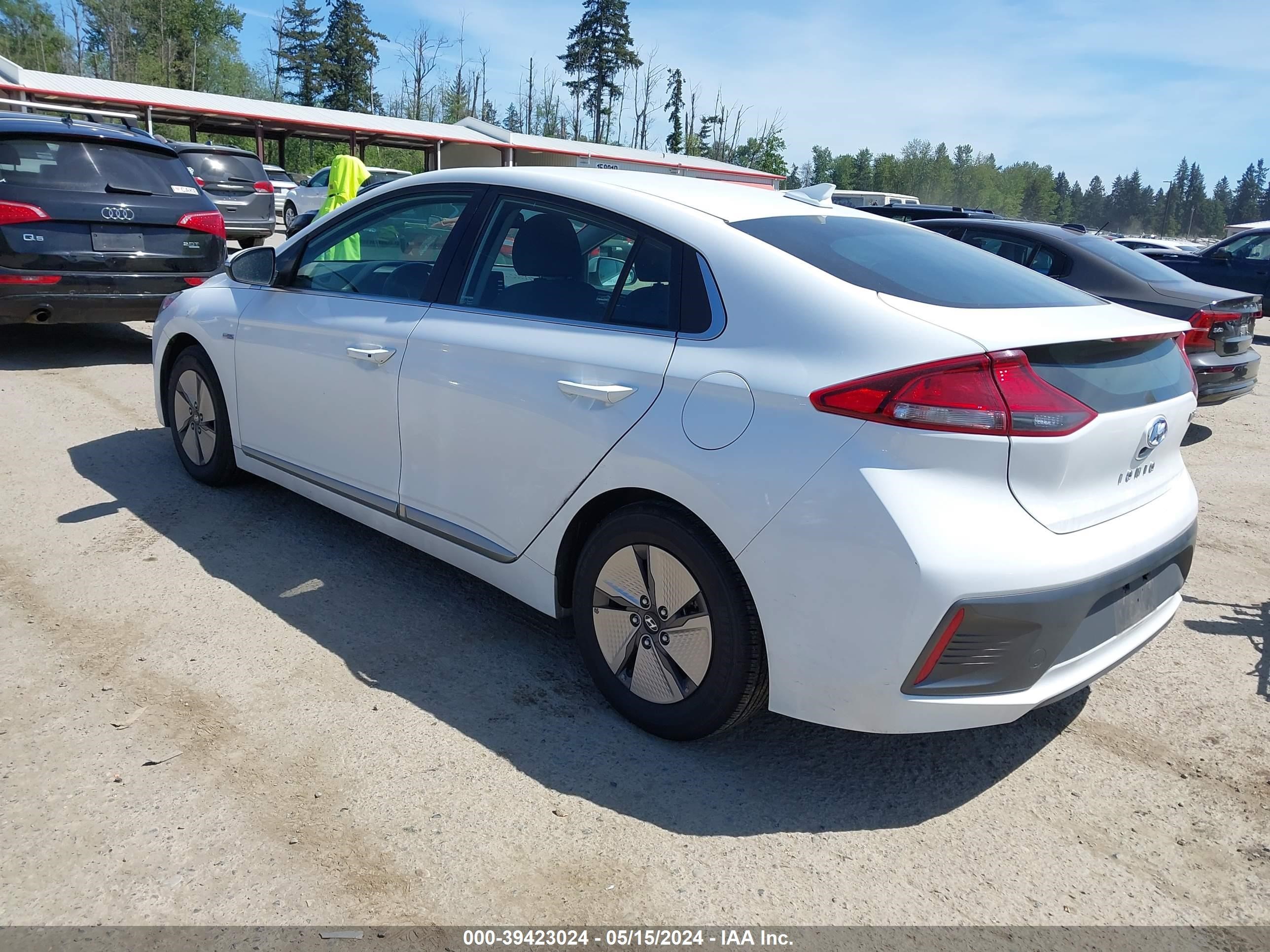 Photo 2 VIN: KMHC75LC4LU235831 - HYUNDAI IONIQ 