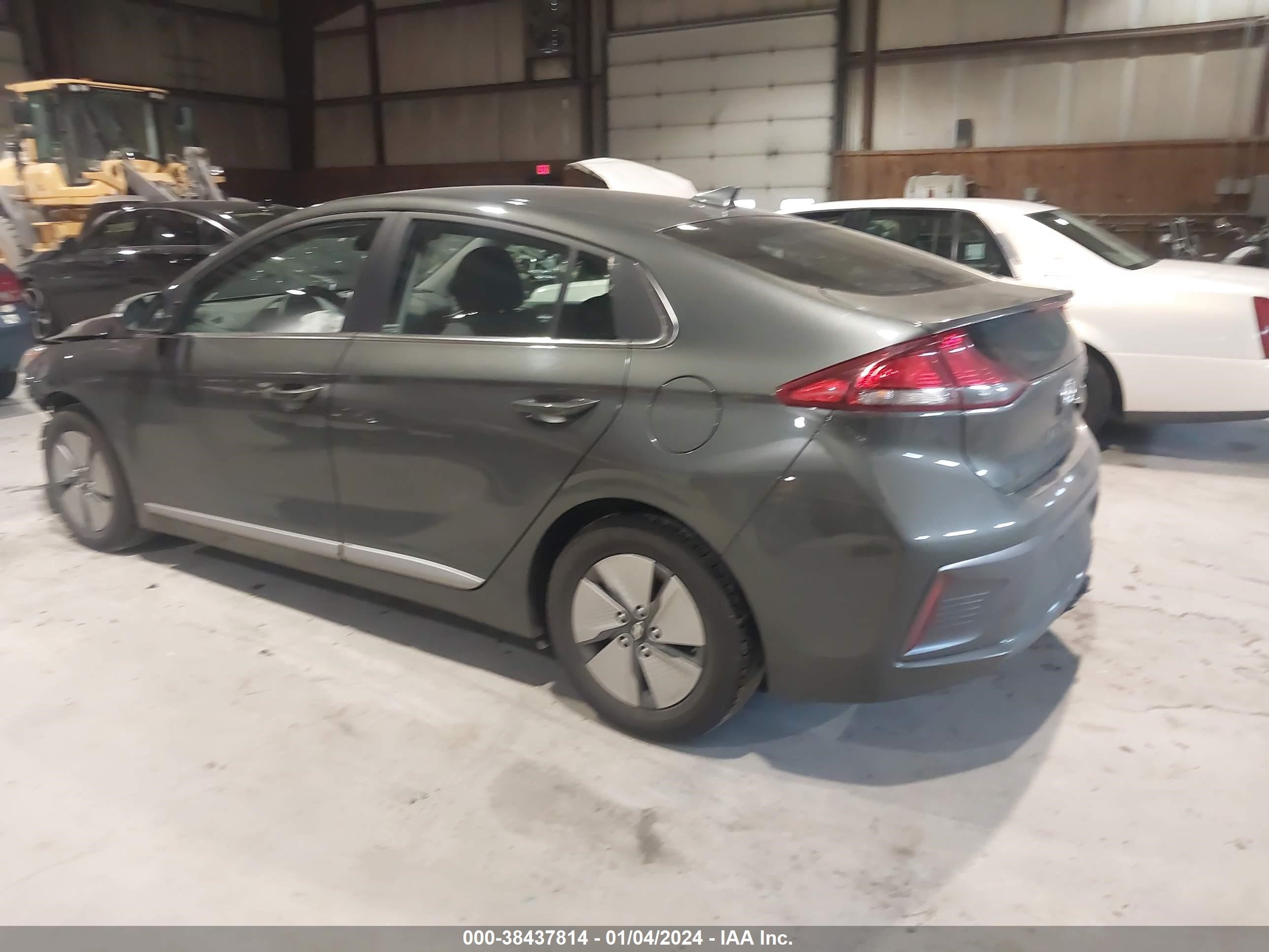 Photo 2 VIN: KMHC75LC5NU285687 - HYUNDAI IONIQ 