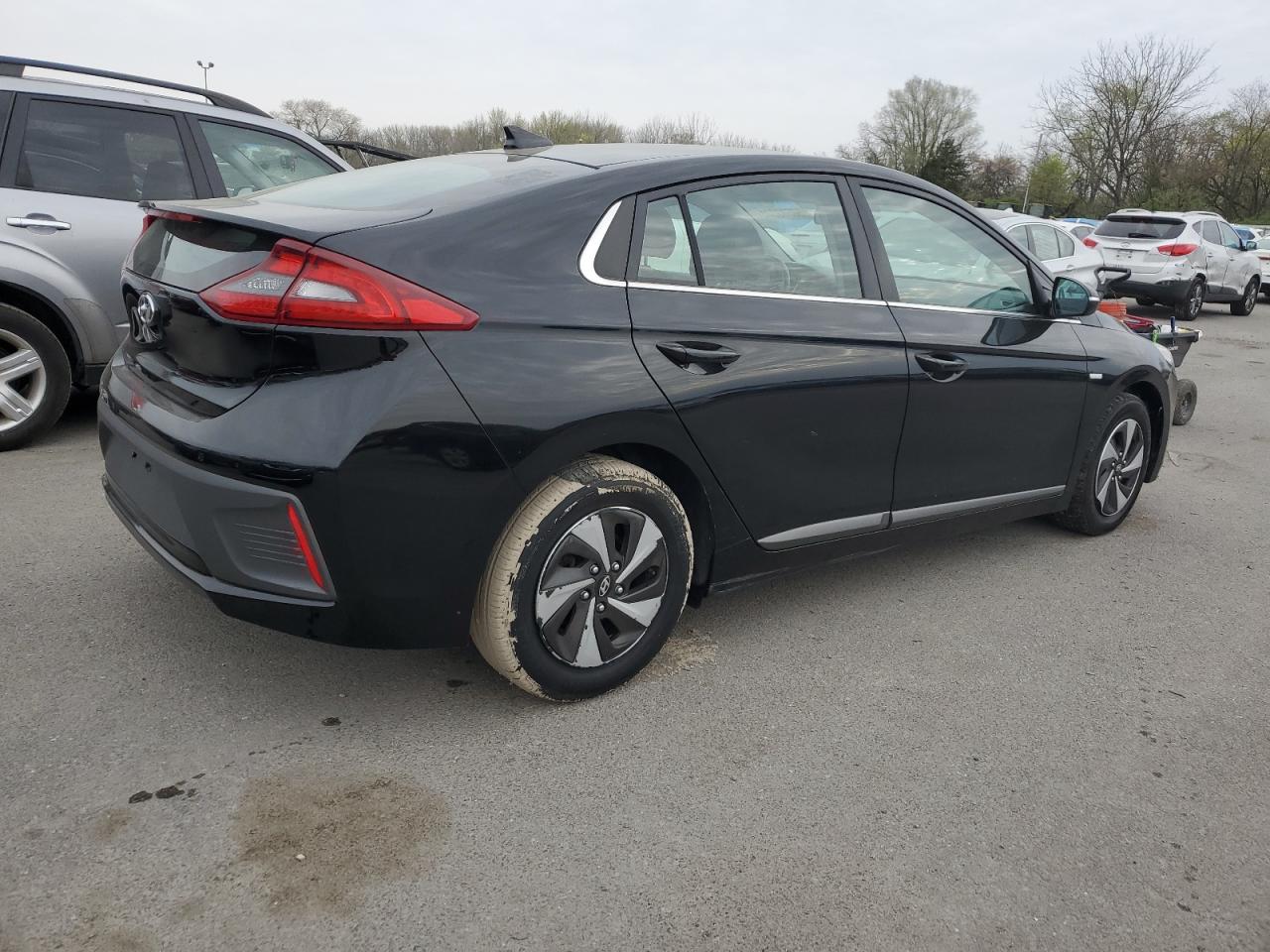 Photo 2 VIN: KMHC75LC6HU037047 - HYUNDAI IONIQ 