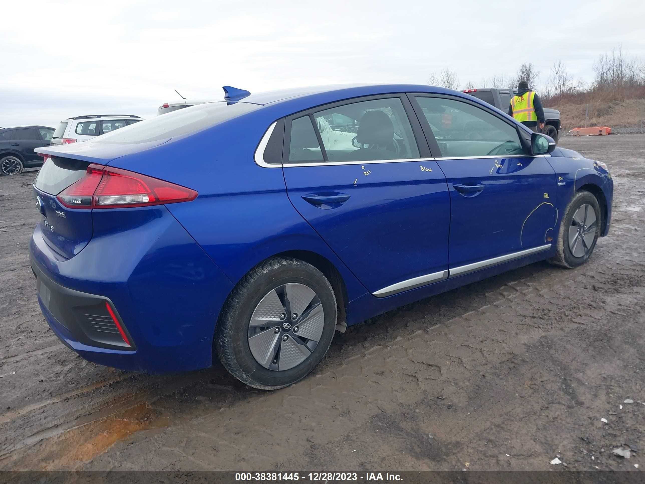 Photo 3 VIN: KMHC75LC6LU242814 - HYUNDAI IONIQ 