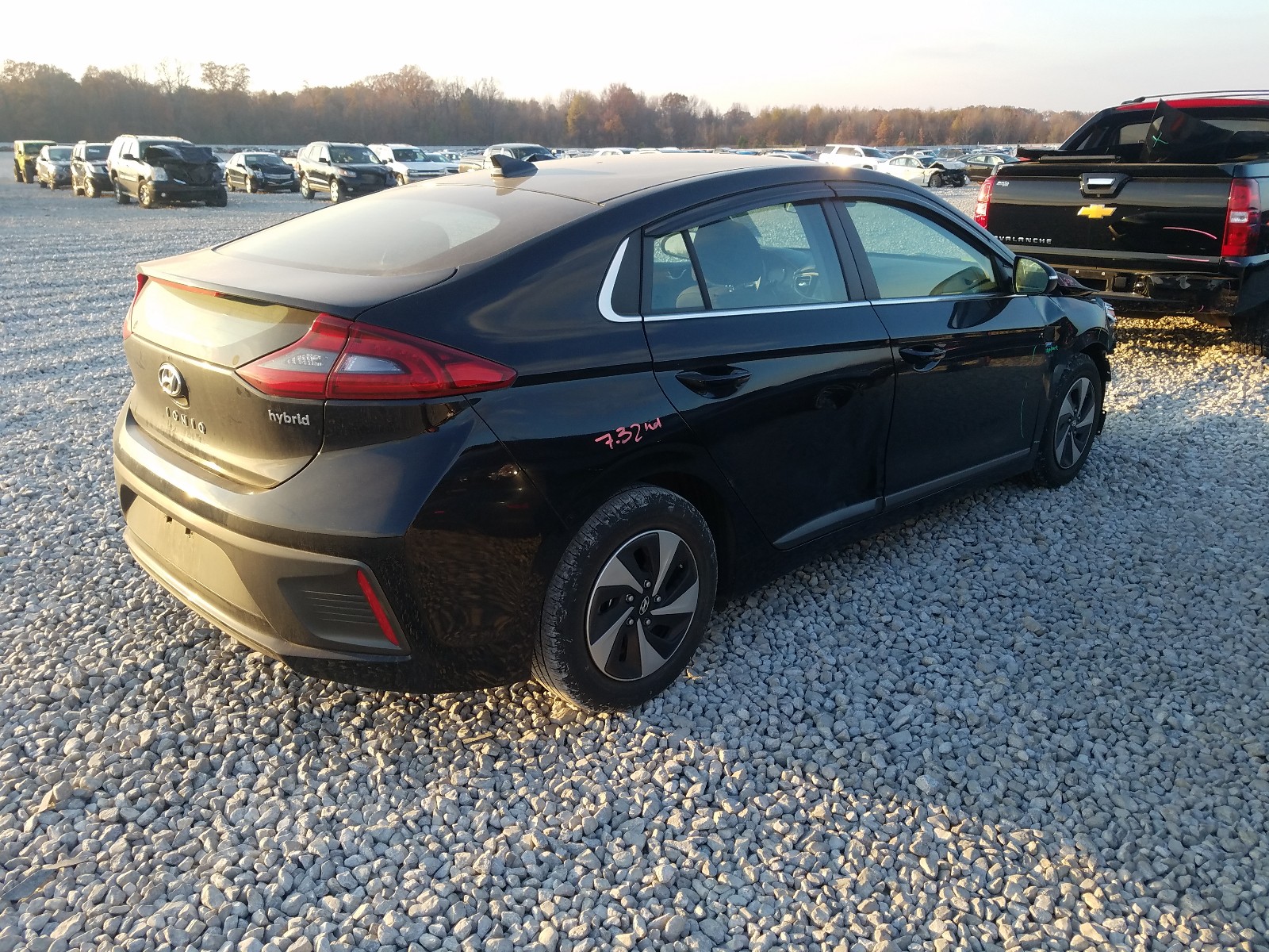 Photo 3 VIN: KMHC75LC8HU020301 - HYUNDAI IONIQ 