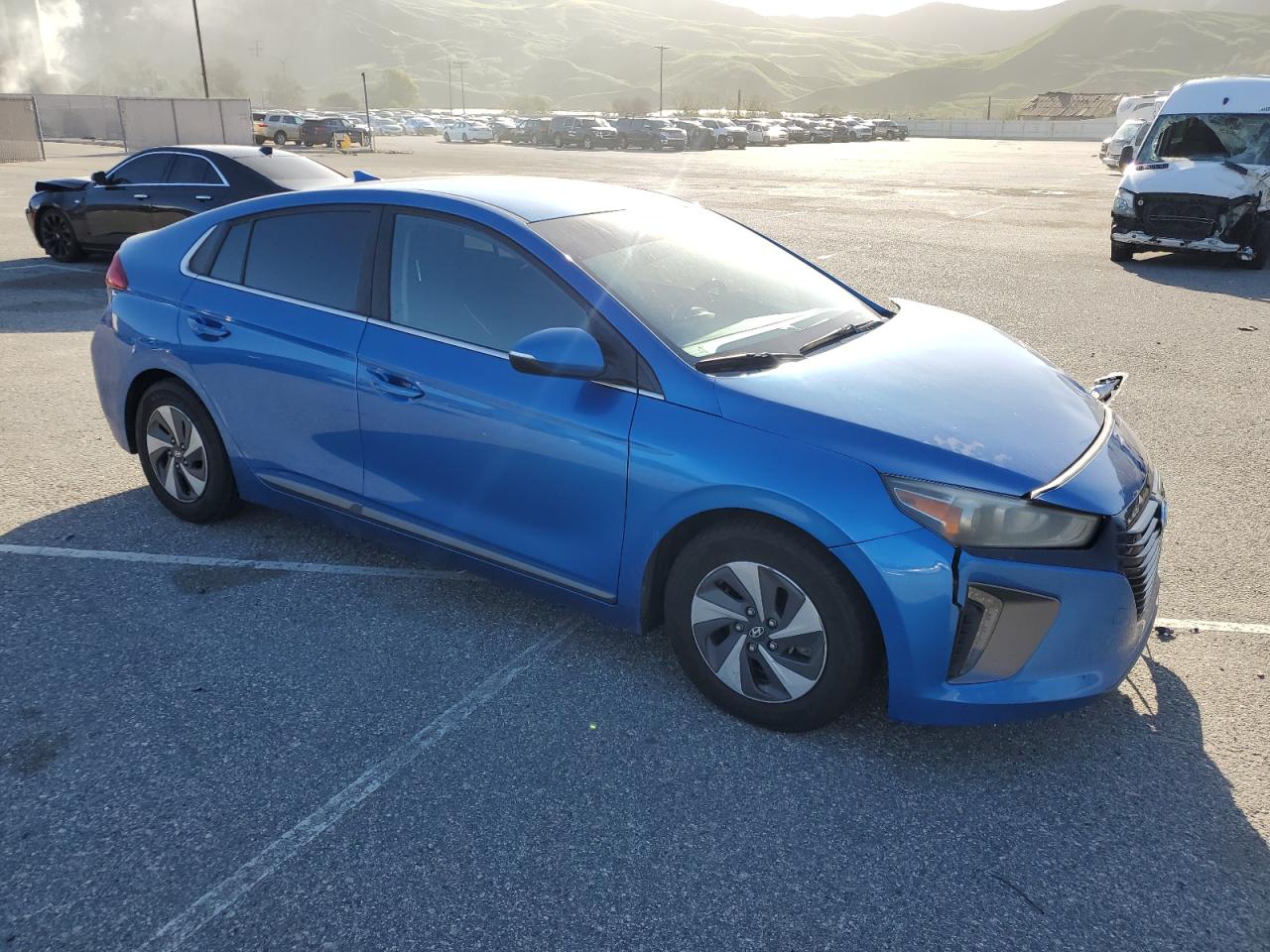 Photo 3 VIN: KMHC75LC8JU099393 - HYUNDAI IONIQ 