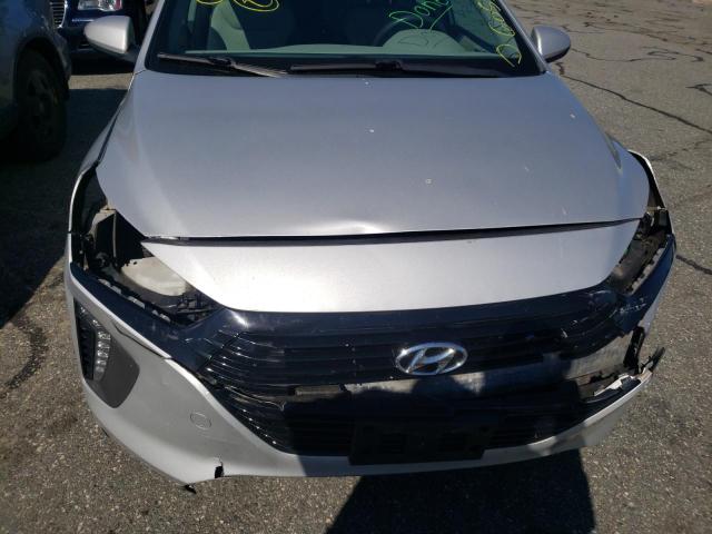 Photo 8 VIN: KMHC75LC9HU053677 - HYUNDAI IONIQ SEL 