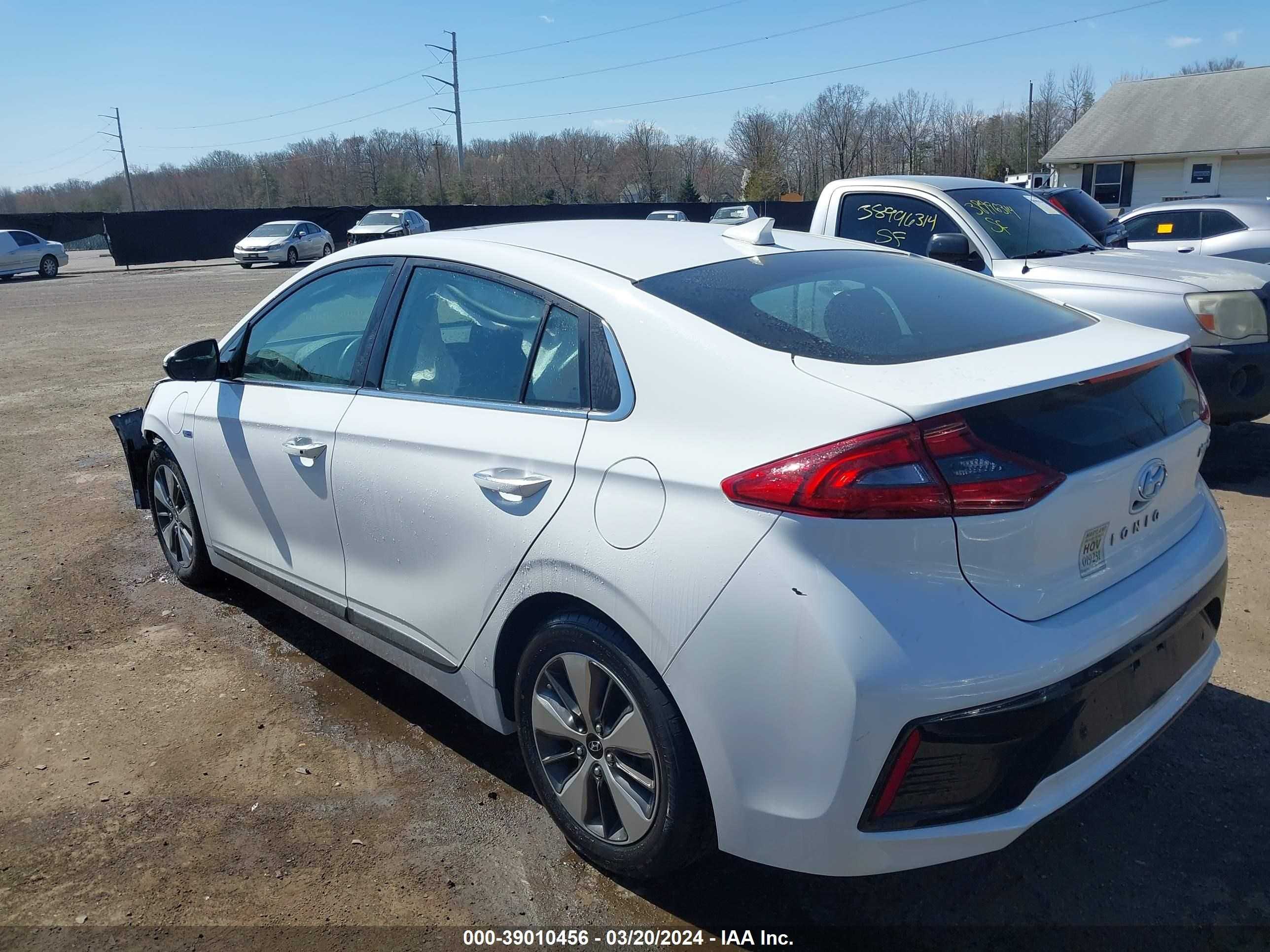 Photo 2 VIN: KMHC75LD8KU165922 - HYUNDAI IONIQ 