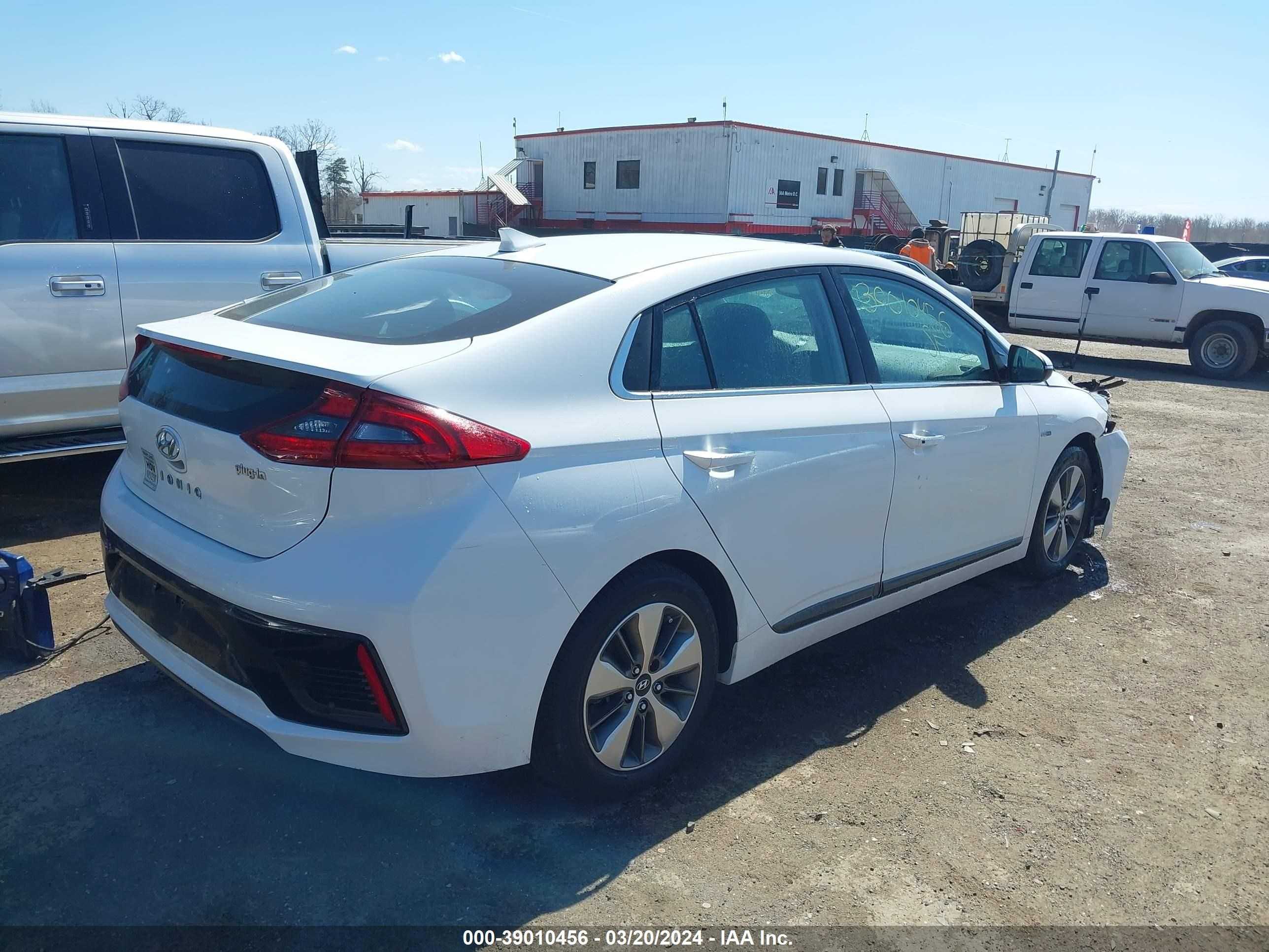 Photo 3 VIN: KMHC75LD8KU165922 - HYUNDAI IONIQ 