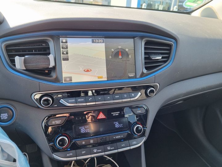 Photo 8 VIN: KMHC851CGHU012582 - HYUNDAI IONIQ 