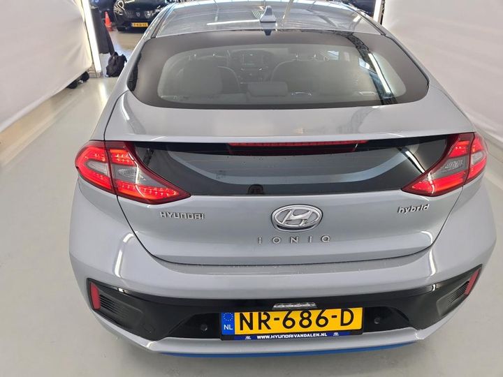 Photo 8 VIN: KMHC851CGHU012879 - HYUNDAI IONIQ 