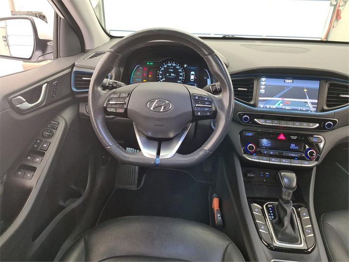 Photo 30 VIN: KMHC851CGHU024635 - HYUNDAI IONIQ 