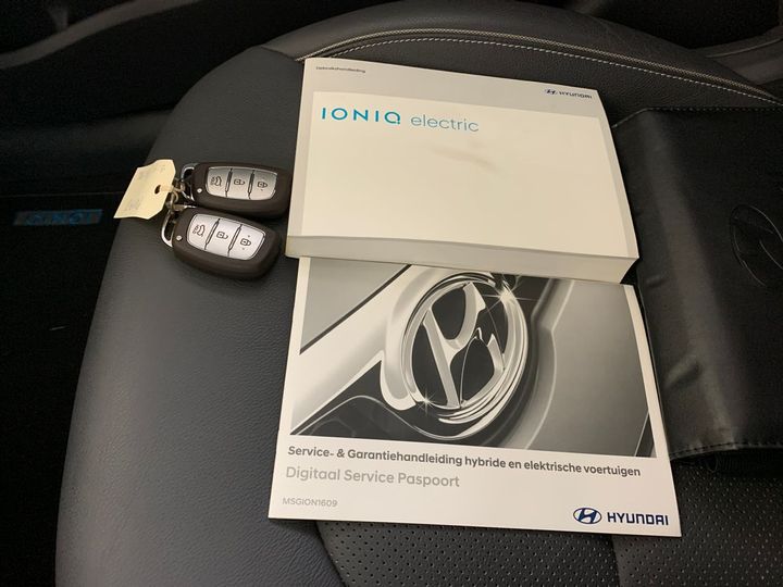 Photo 18 VIN: KMHC851HFHU012318 - HYUNDAI IONIQ 