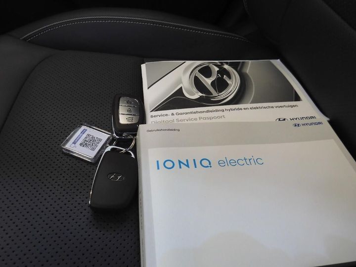 Photo 11 VIN: KMHC851HFHU012610 - HYUNDAI IONIQ 